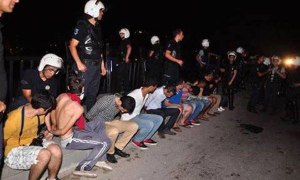 Persone arrestate come durante un colpo di Stato militare